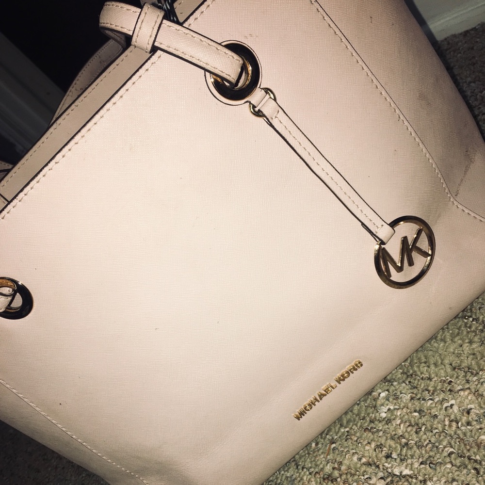 Micheal Kors purse